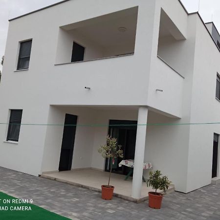 Apartman Franc S Вир Екстериор снимка
