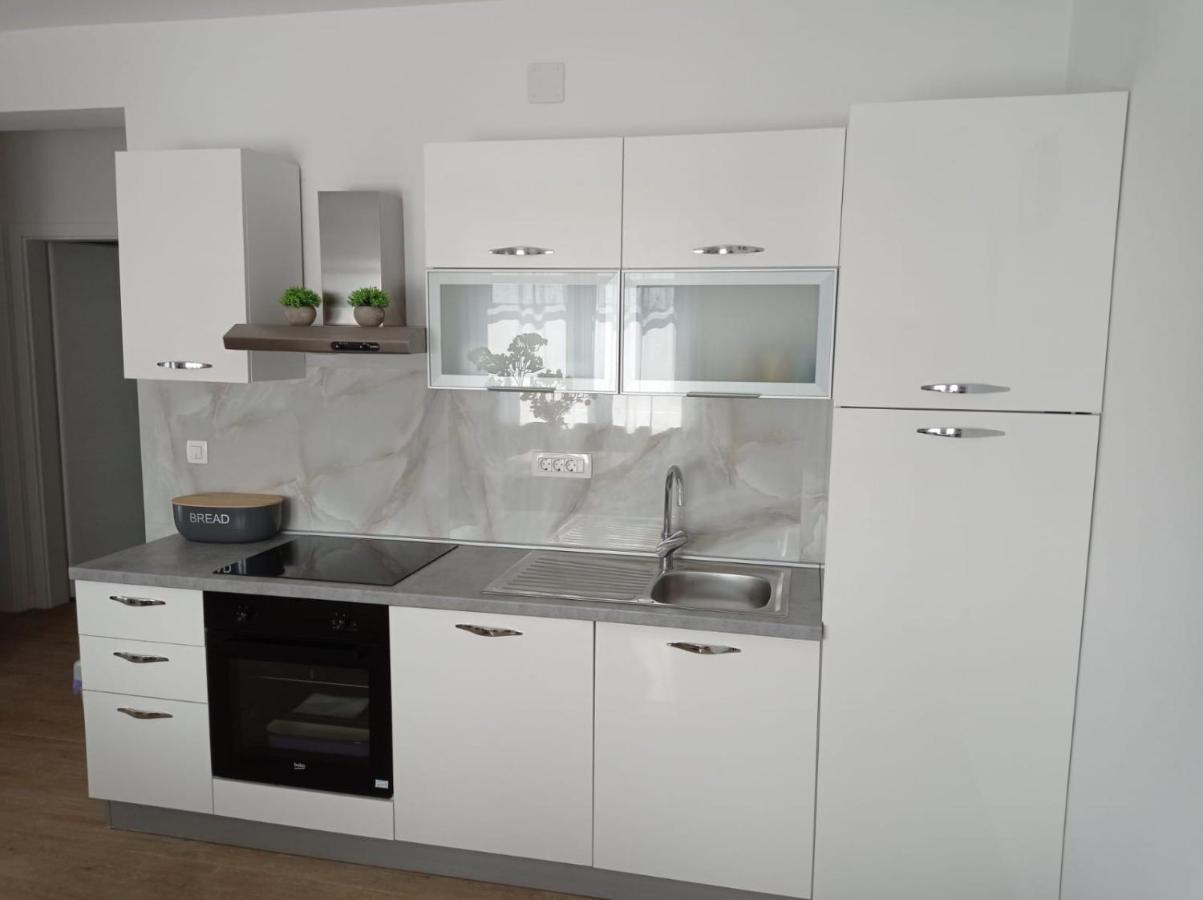 Apartman Franc S Вир Екстериор снимка